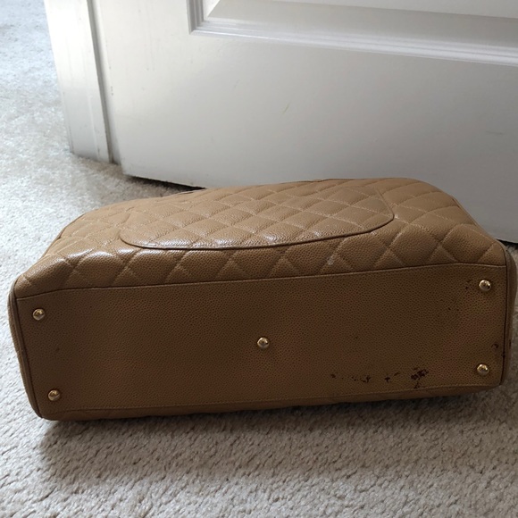 Authentic CHANEL Quilted Camel Bag with CC Logo - Picture 5 of 8